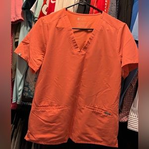 Casma 3 pocket Figs scrub top